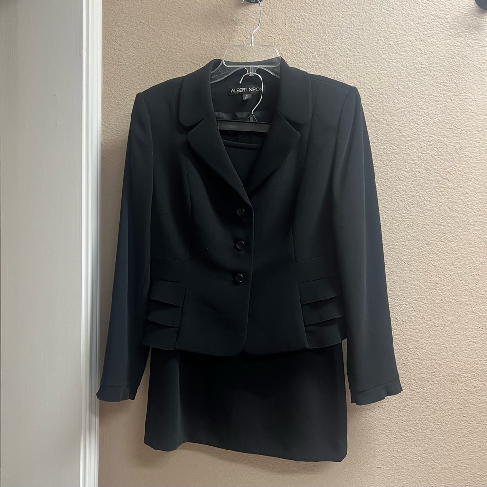 Albert Nipon 2 Piece Skirt Suit